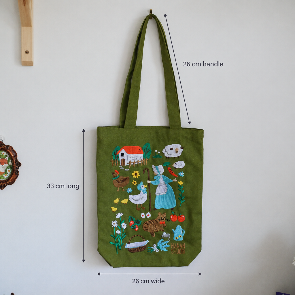 Embroidered cotton tote bag showing dimensions: 26 cm wide, 33 cm long, with 26 cm handles.